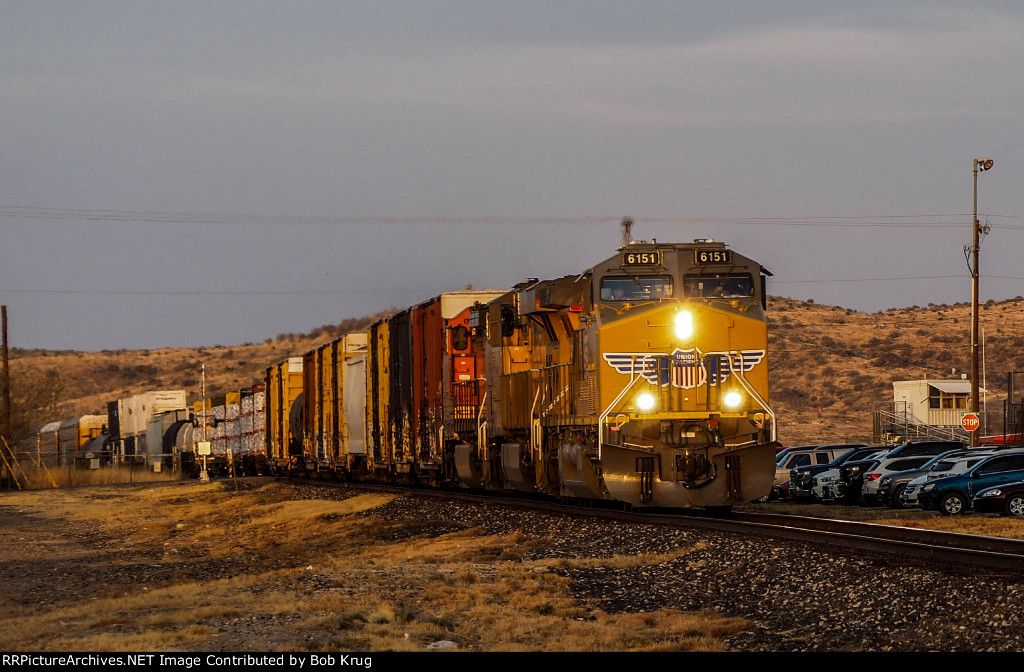 UP 6151 leads a westbound manifest freight into Alpine